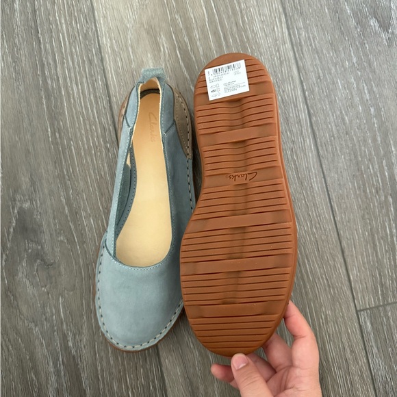 Clark’s Suede Flats - Picture 3 of 4